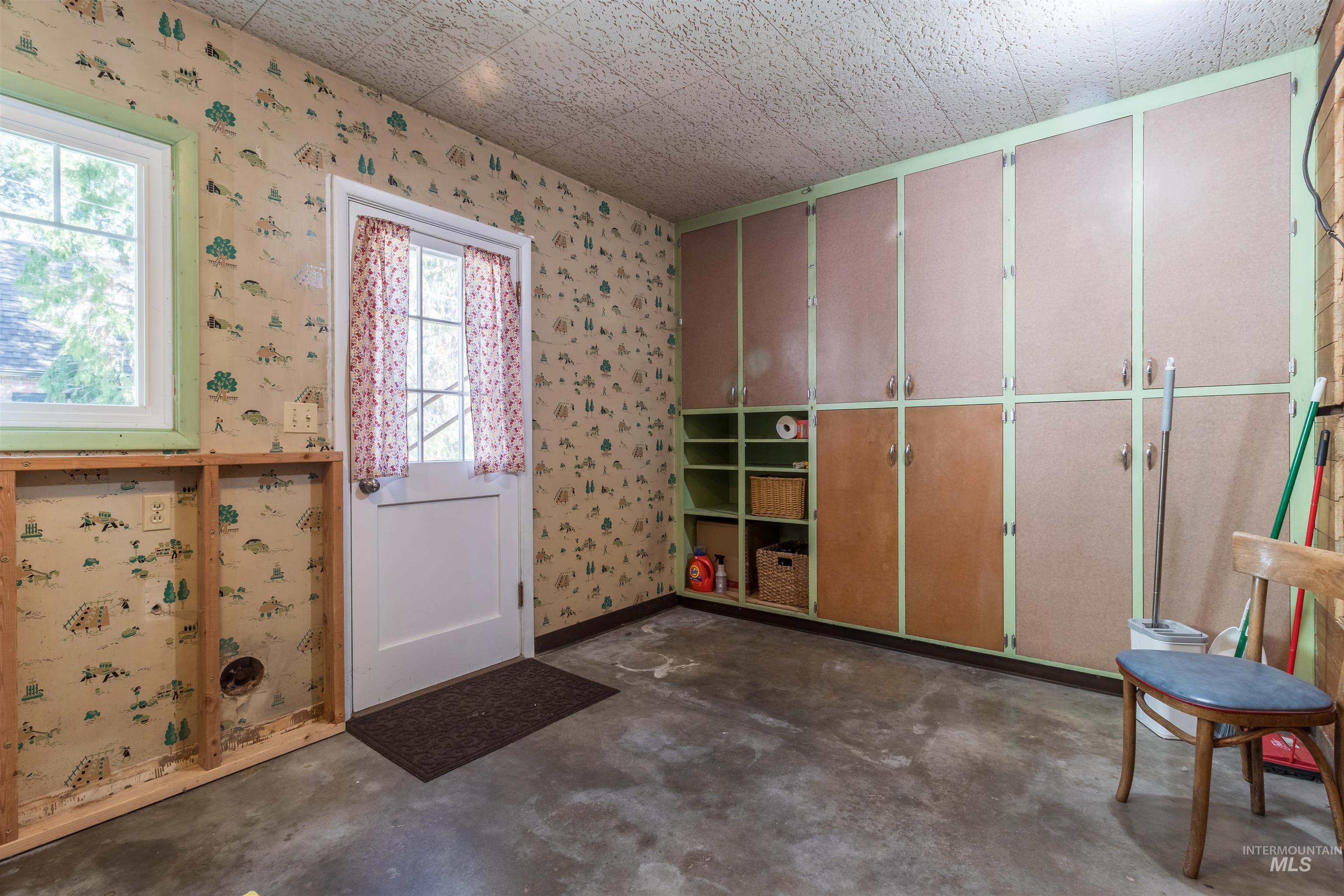 618 Moore St Property Photo 35