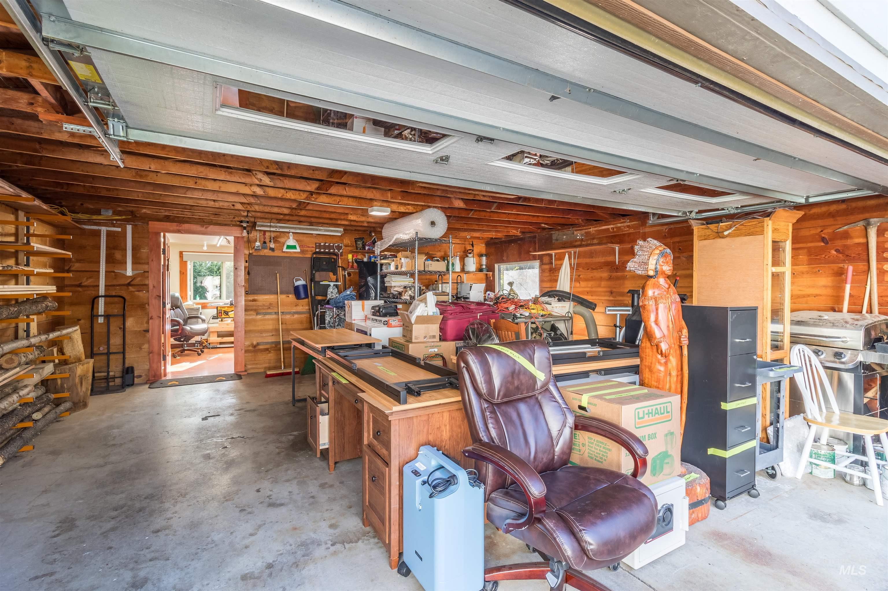 618 Moore St Property Photo 40