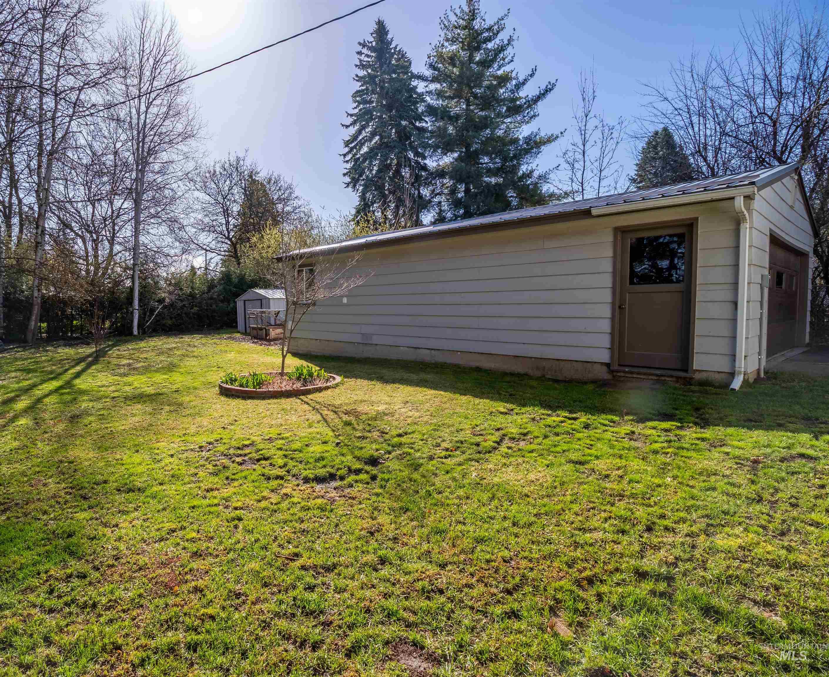 618 Moore St Property Photo 43