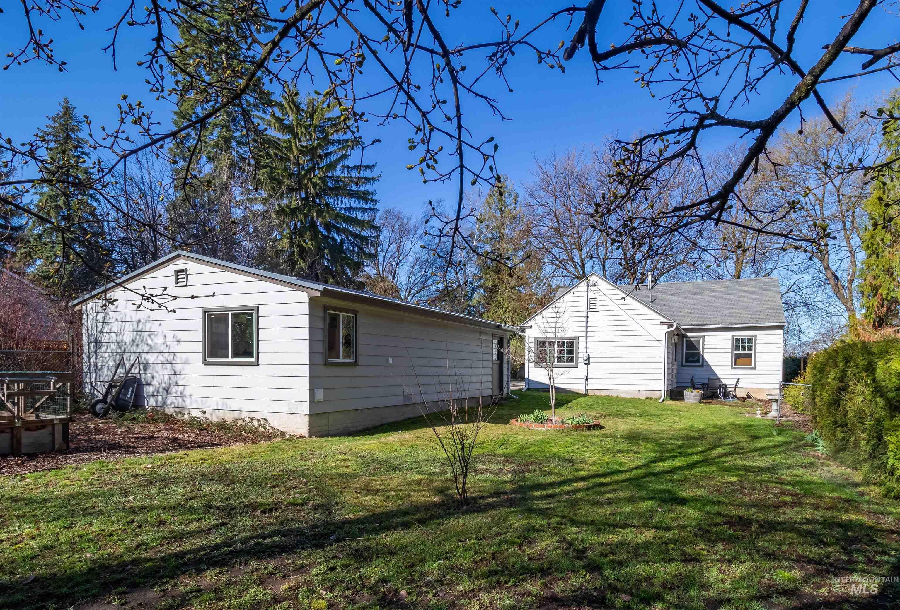 618 Moore St Property Photo 44