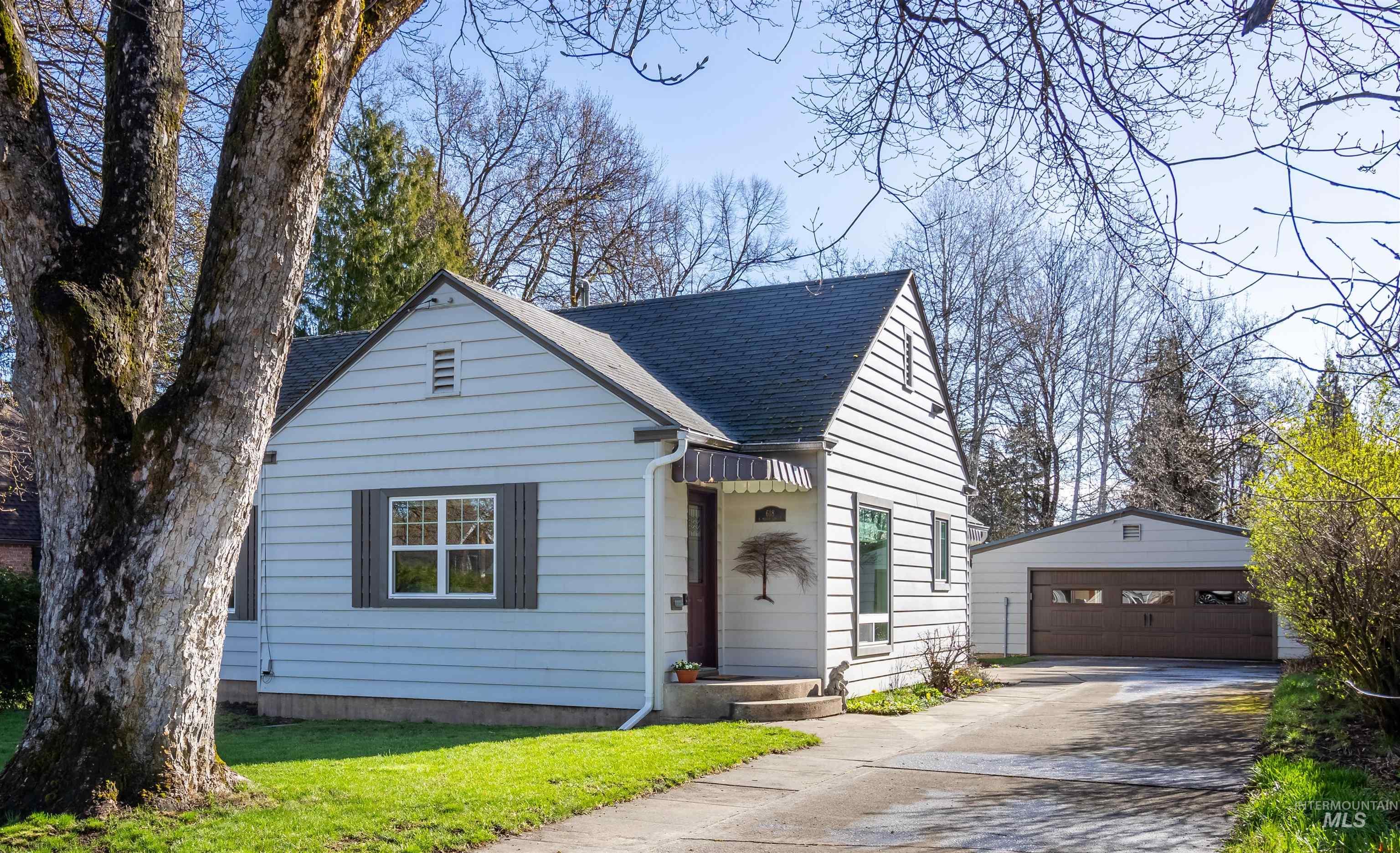 618 Moore St Property Photo 48