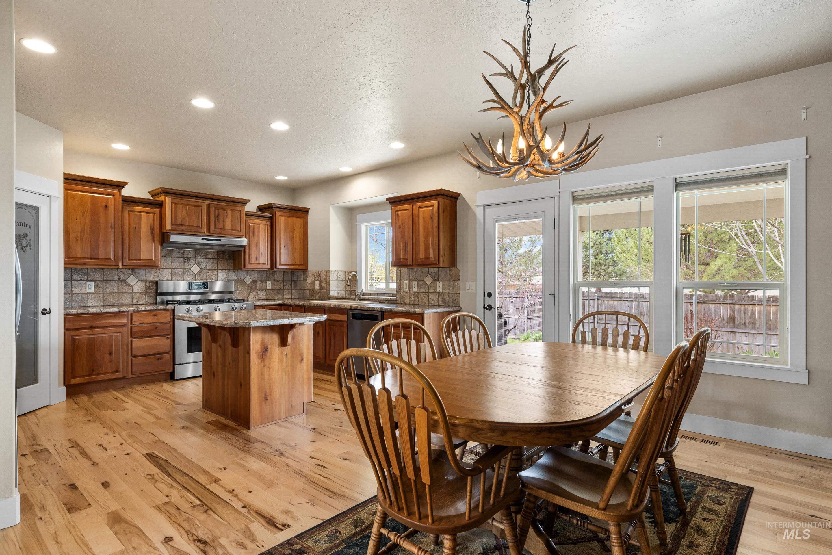 527 N Lyngate Pl Property Photo 12