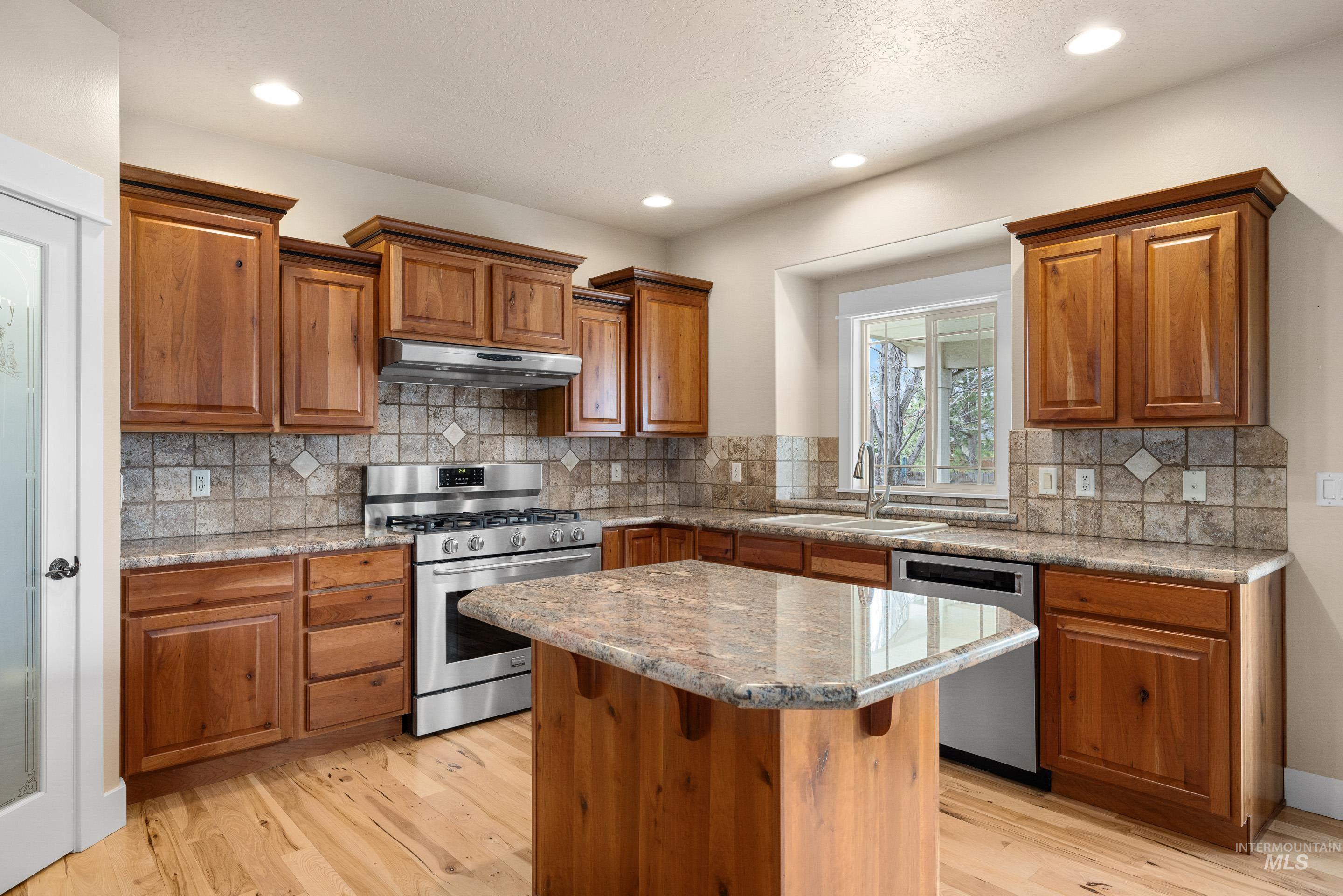 527 N Lyngate Pl Property Photo 13