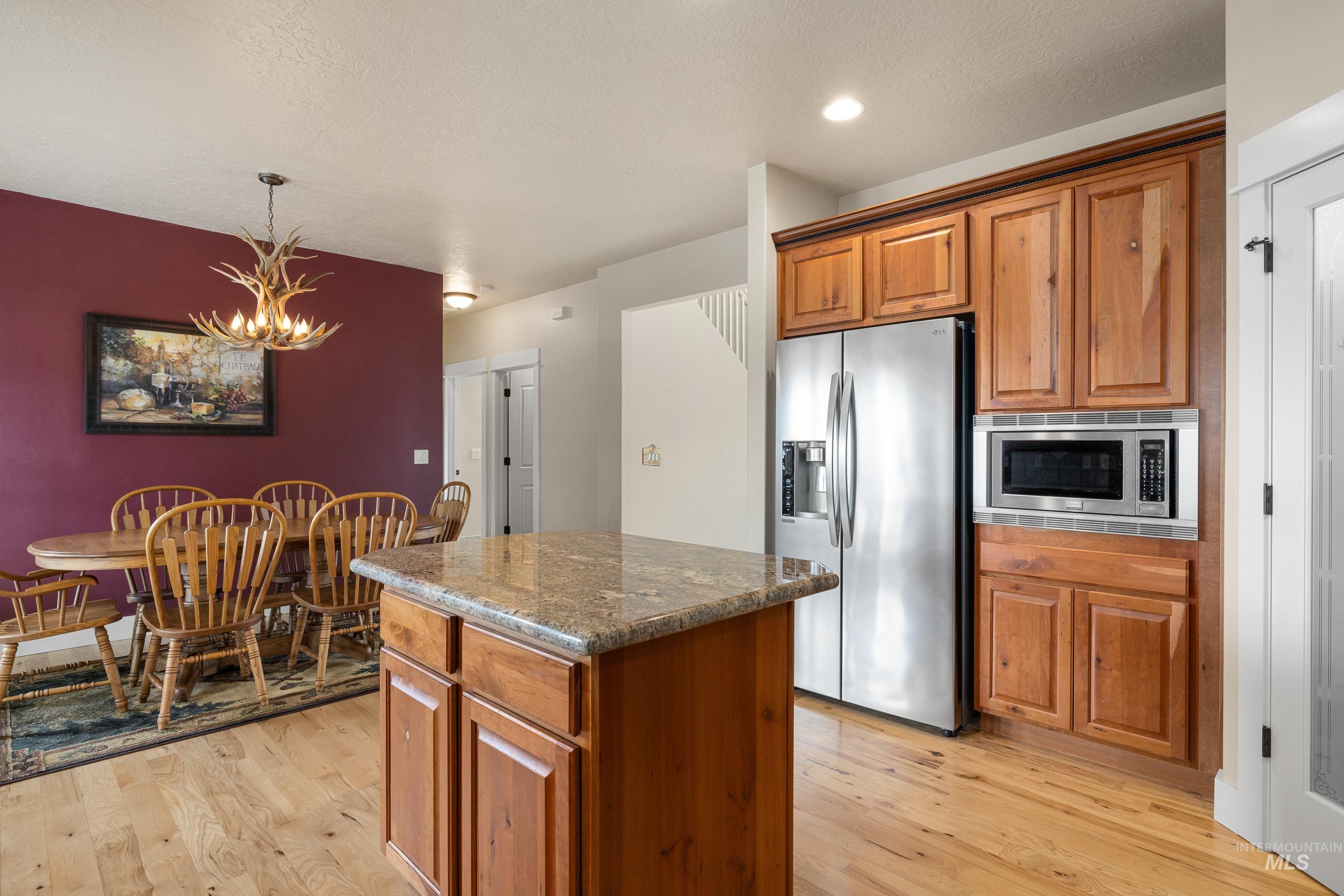 527 N Lyngate Pl Property Photo 17