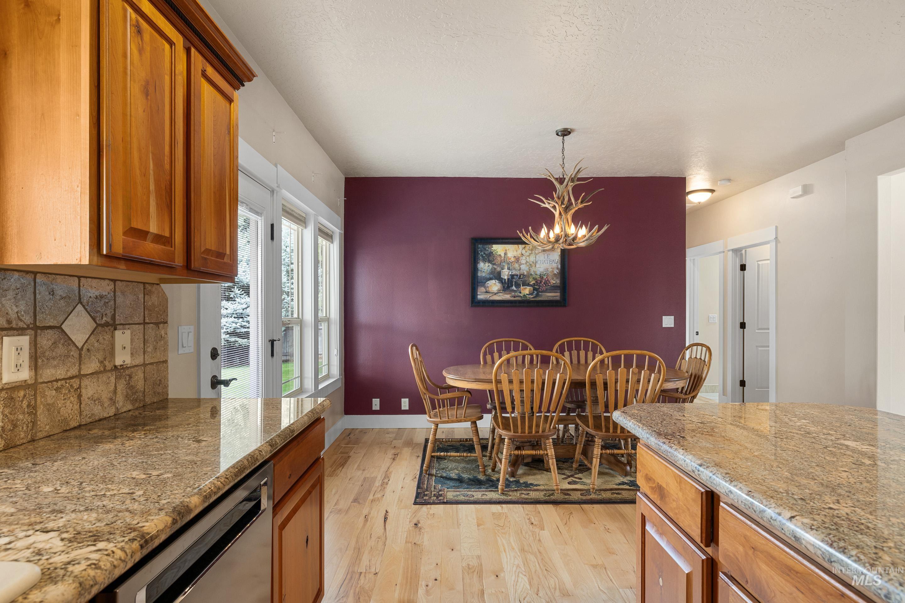 527 N Lyngate Pl Property Photo 18