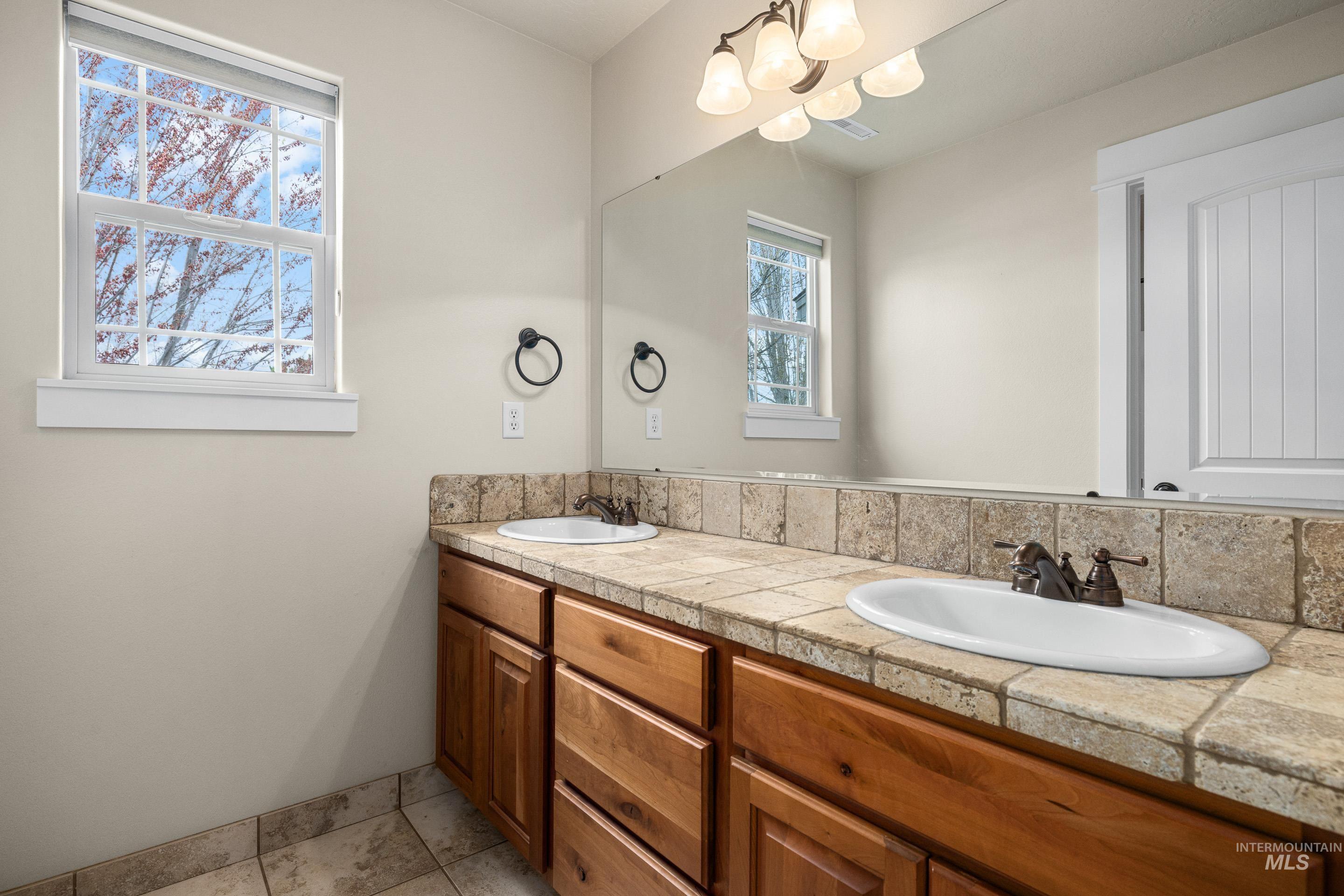 527 N Lyngate Pl Property Photo 37