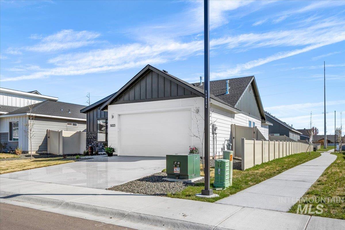 5023 W Apgar St Property Photo 3