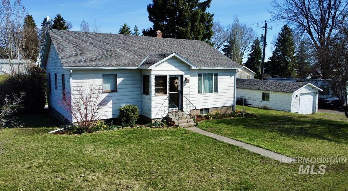 709 3rd Ave Property Photo