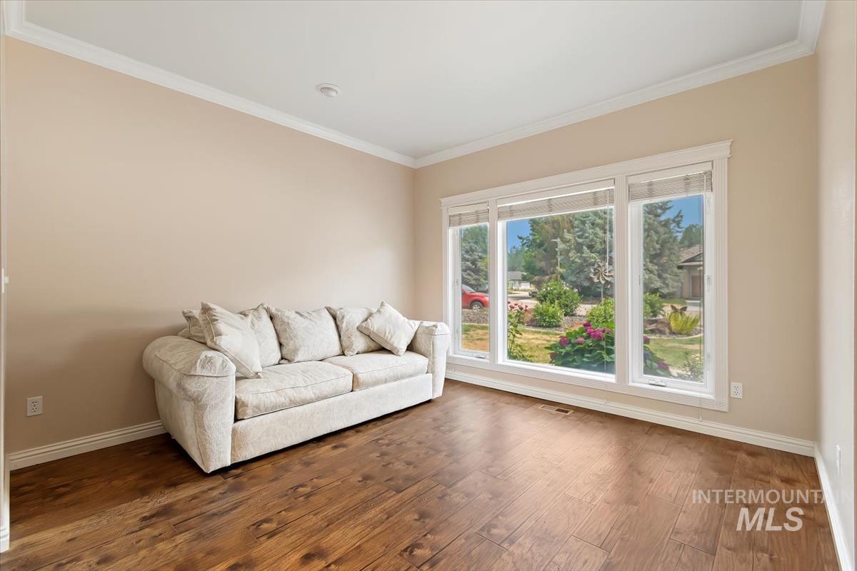 5117 W Cove St Property Photo 5