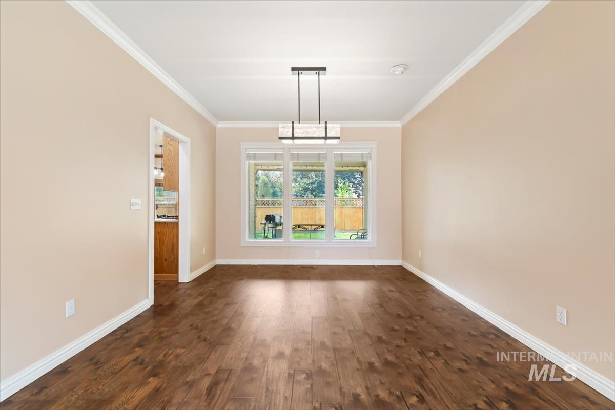 5117 W Cove St Property Photo 8