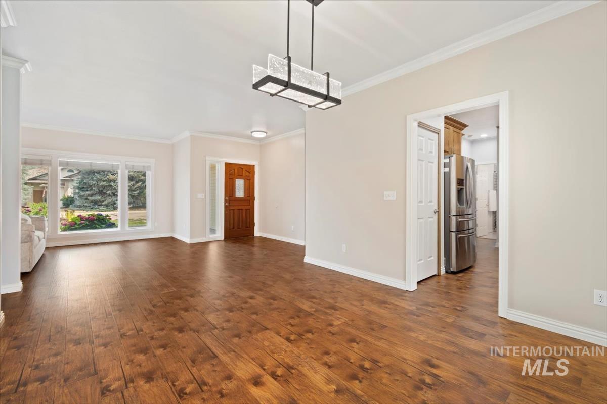 5117 W Cove St Property Photo 9