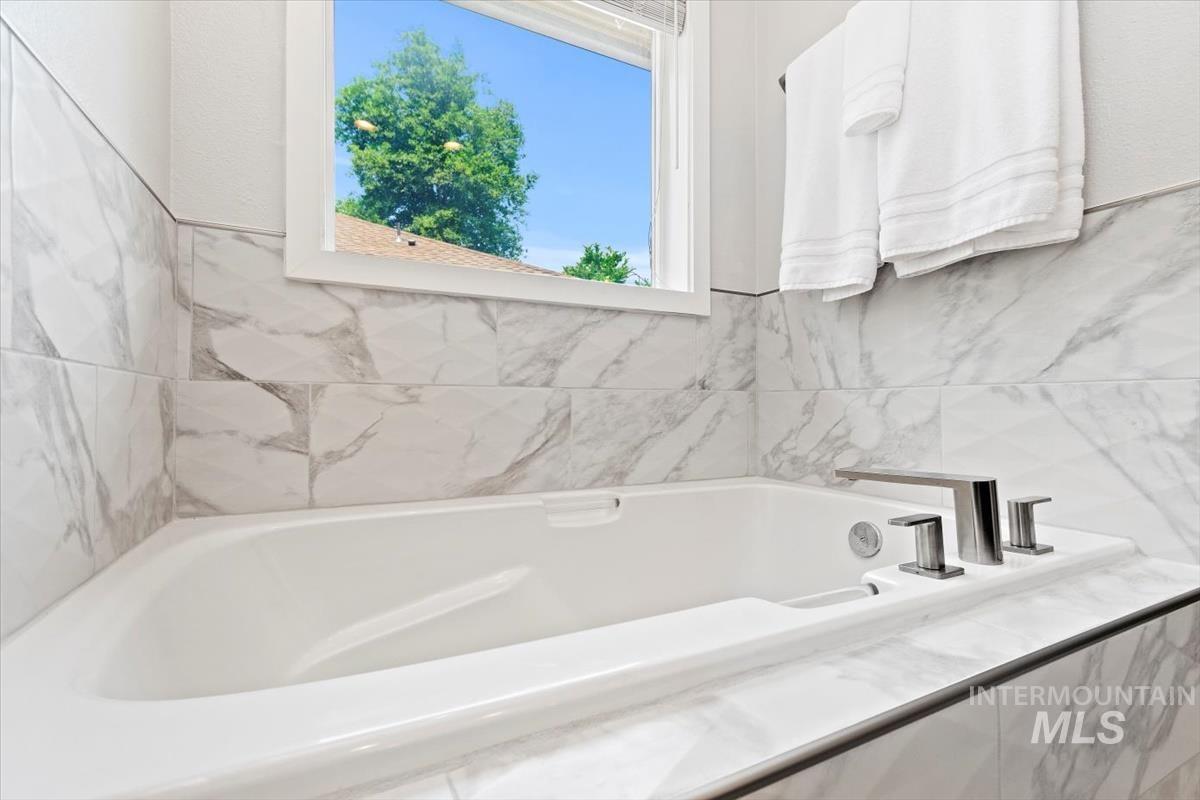 5117 W Cove St Property Photo 27