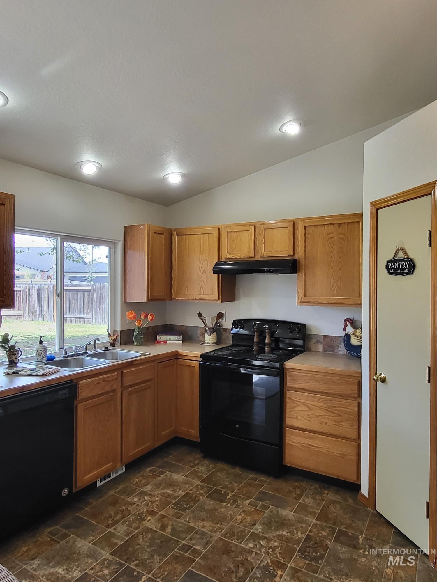 9409 W Wakefield Ct. Property Photo 5
