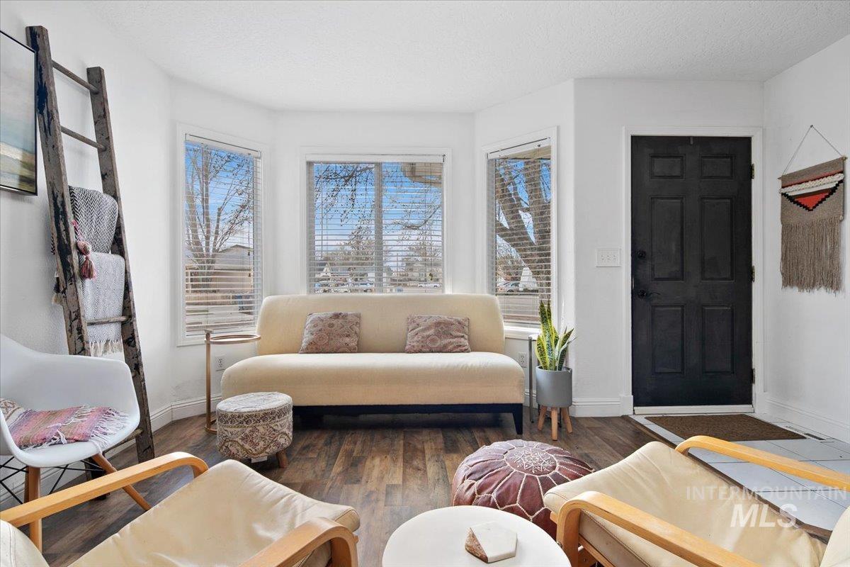 1821 Topaz Ct Property Photo 4