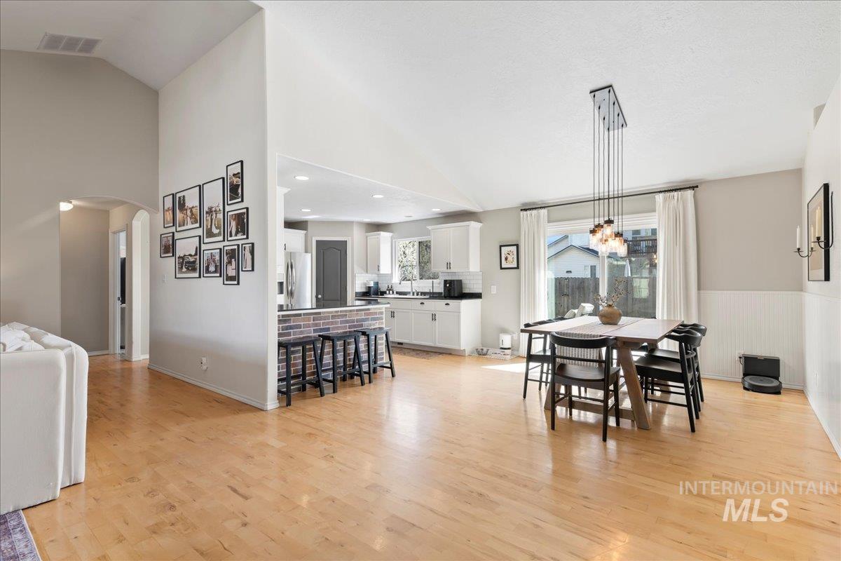 1767 W Lowry St Property Photo 9