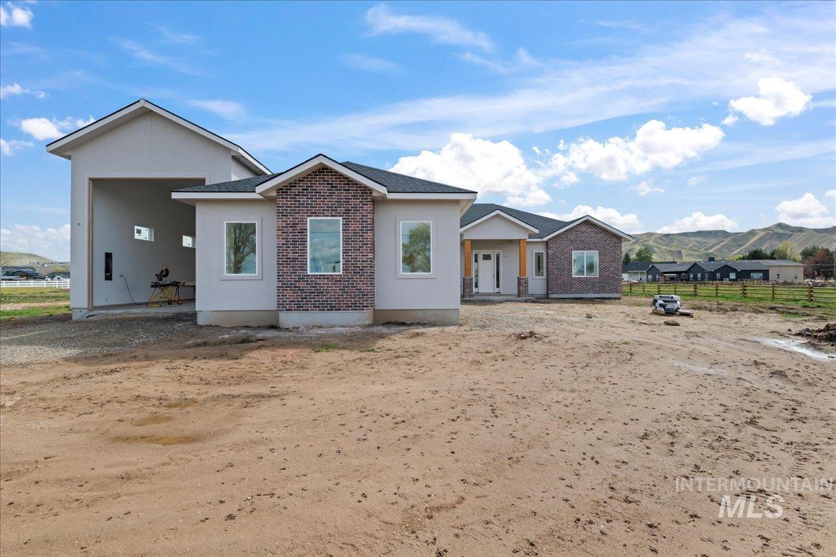 1360 Jordan Ln Property Photo 1