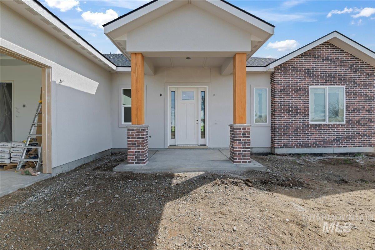 1360 Jordan Ln Property Photo 2