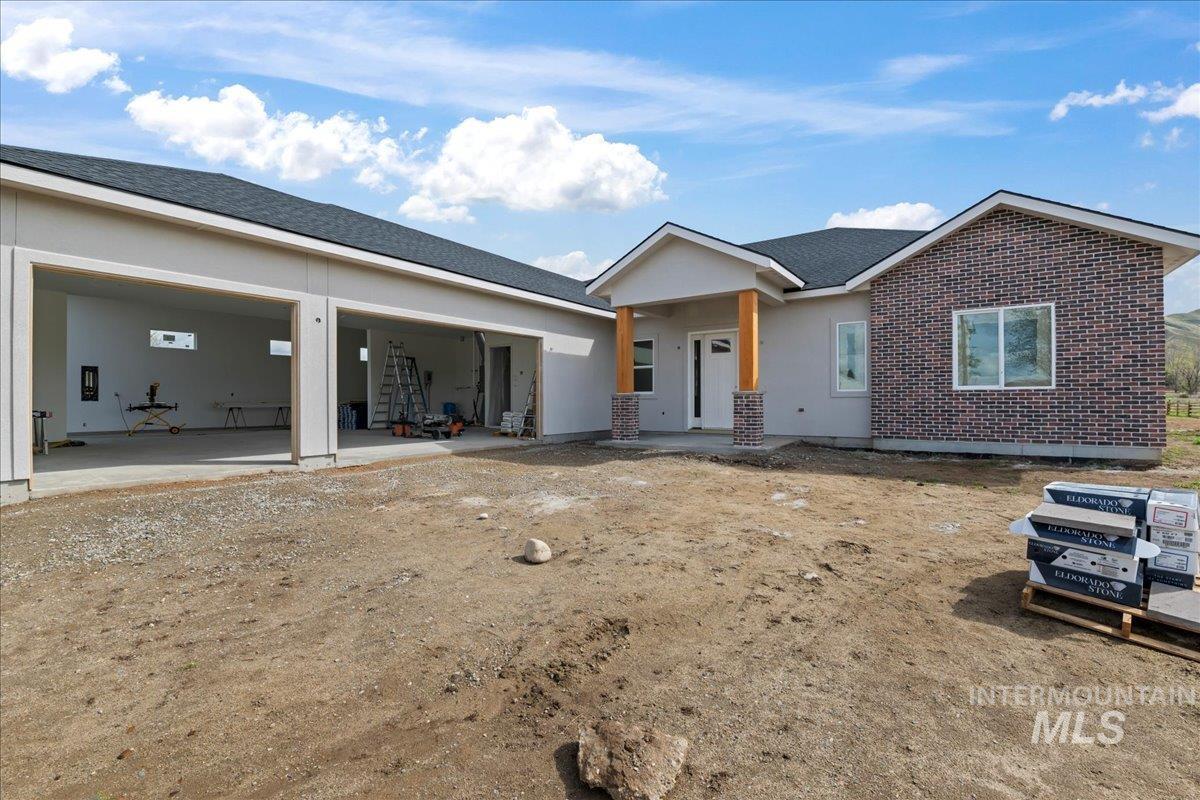 1360 Jordan Ln Property Photo 3