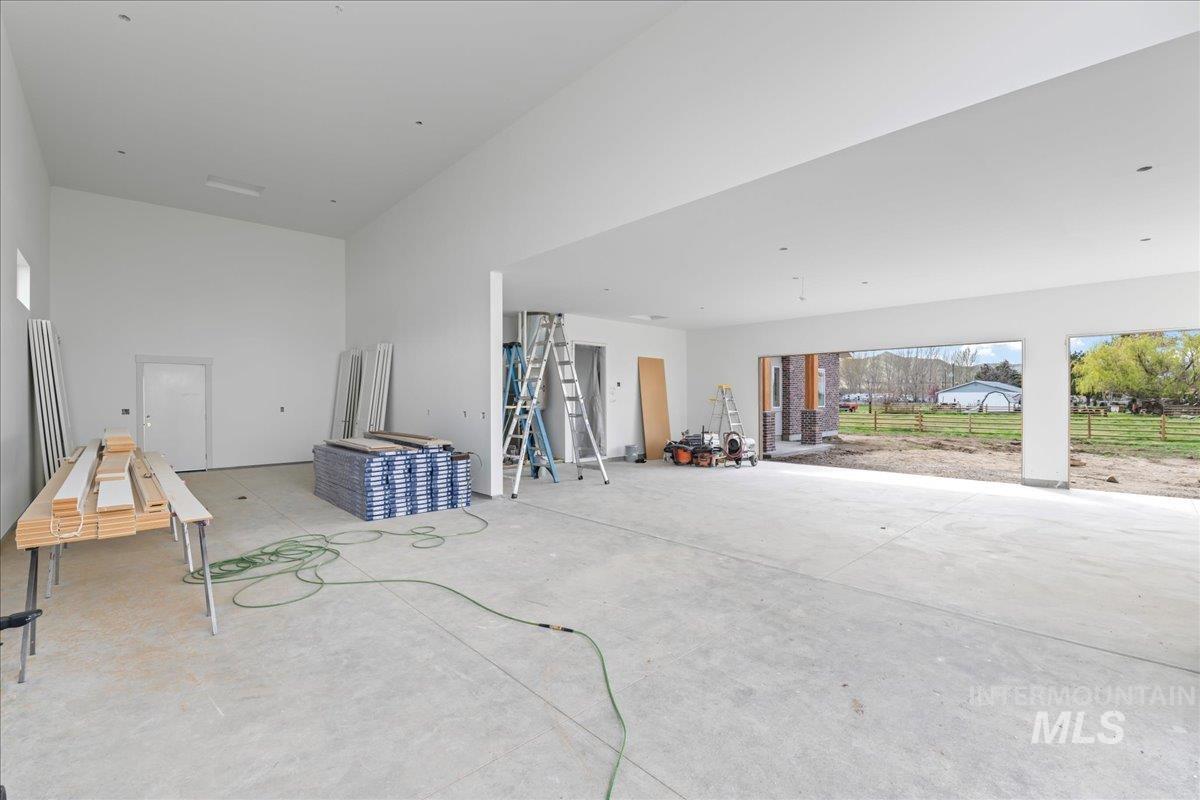 1360 Jordan Ln Property Photo 10