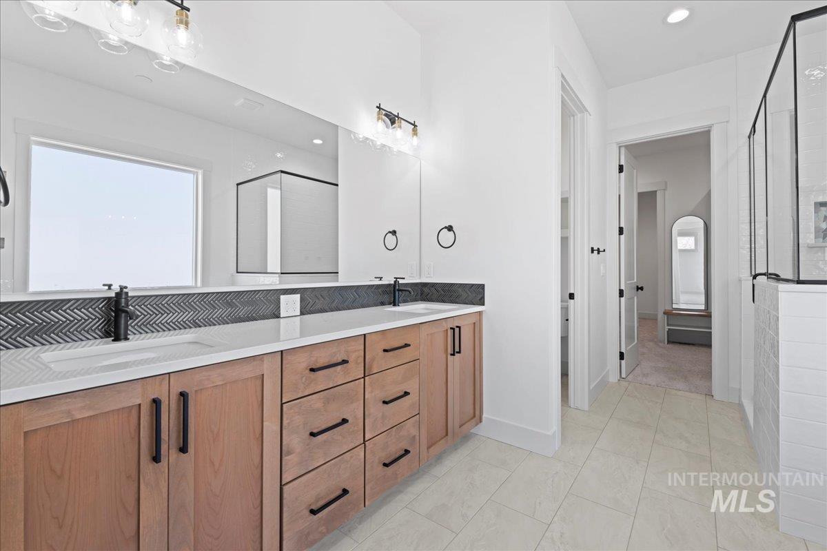 1360 Jordan Ln Property Photo 16