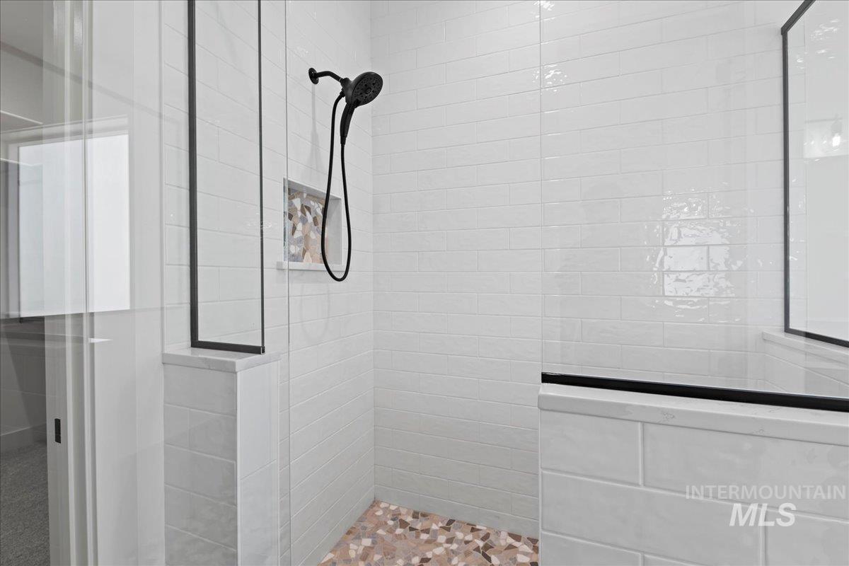 1360 Jordan Ln Property Photo 17