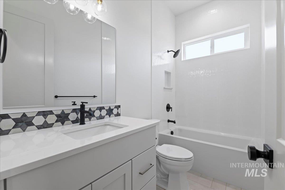1360 Jordan Ln Property Photo 20