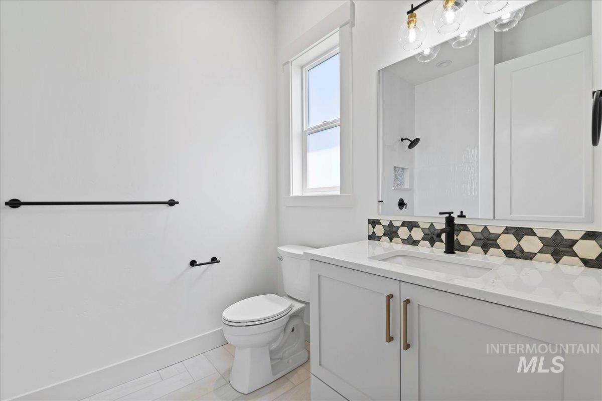 1360 Jordan Ln Property Photo 23