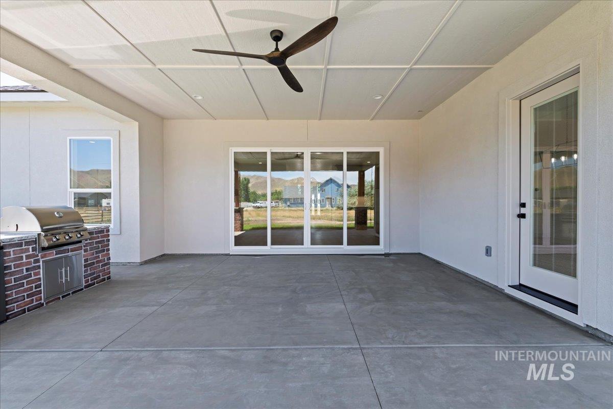 1360 Jordan Ln Property Photo 30
