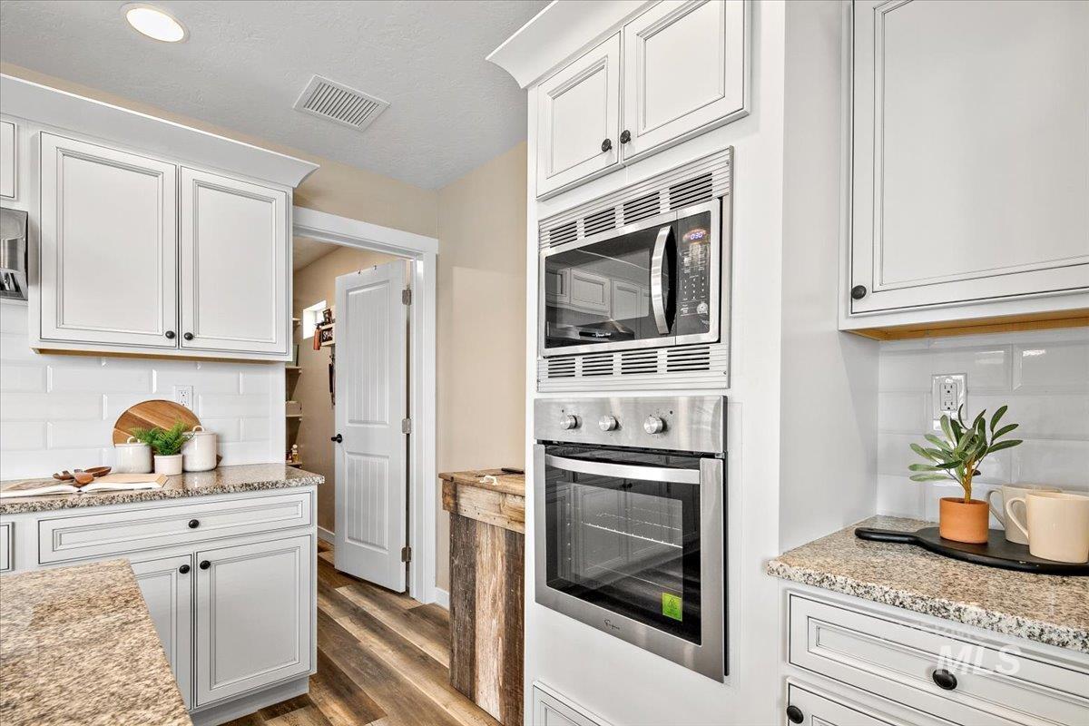 8618 Latimore Ln Property Photo 15