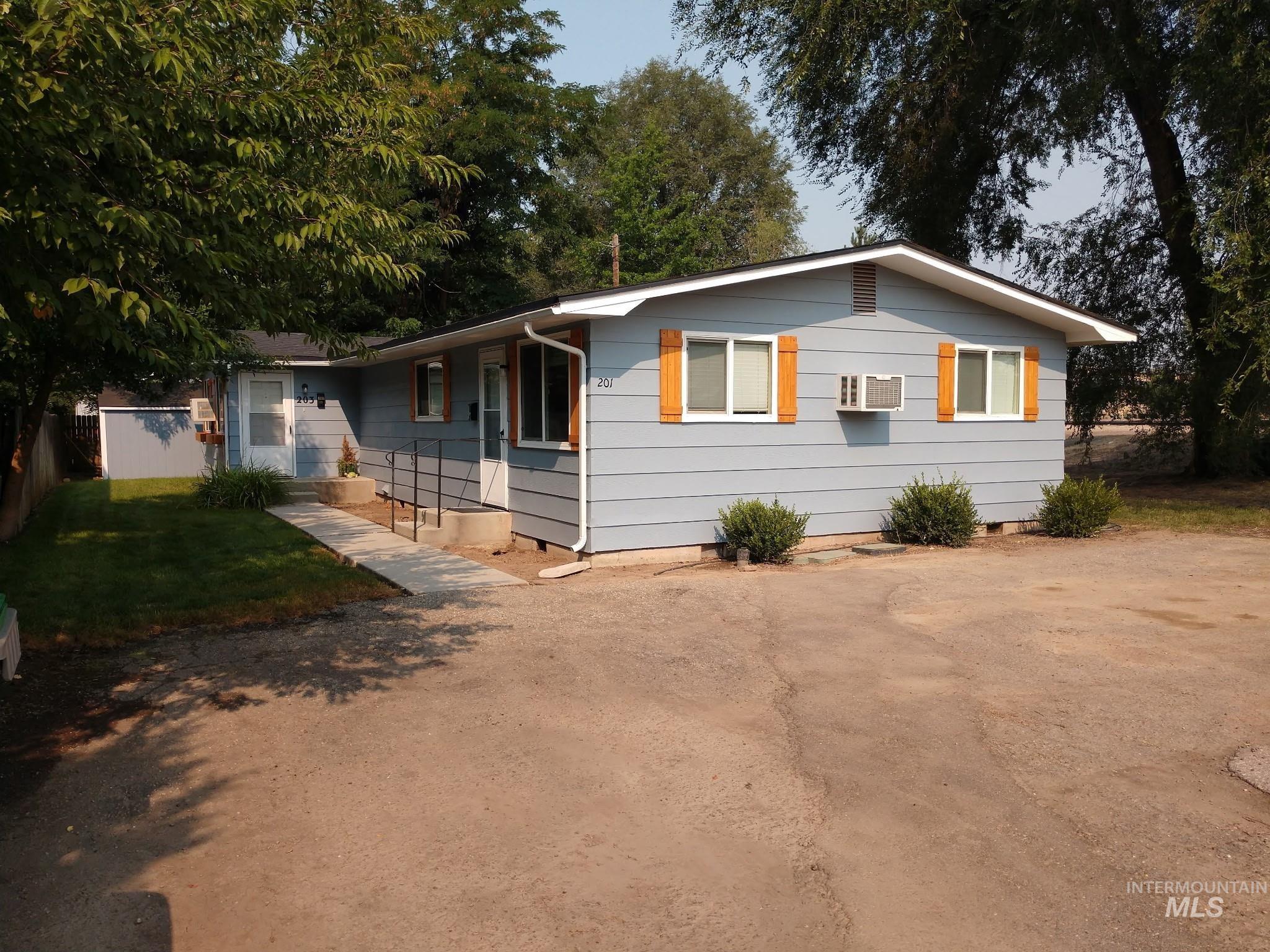 203 S Ruby Street Property Photo 2