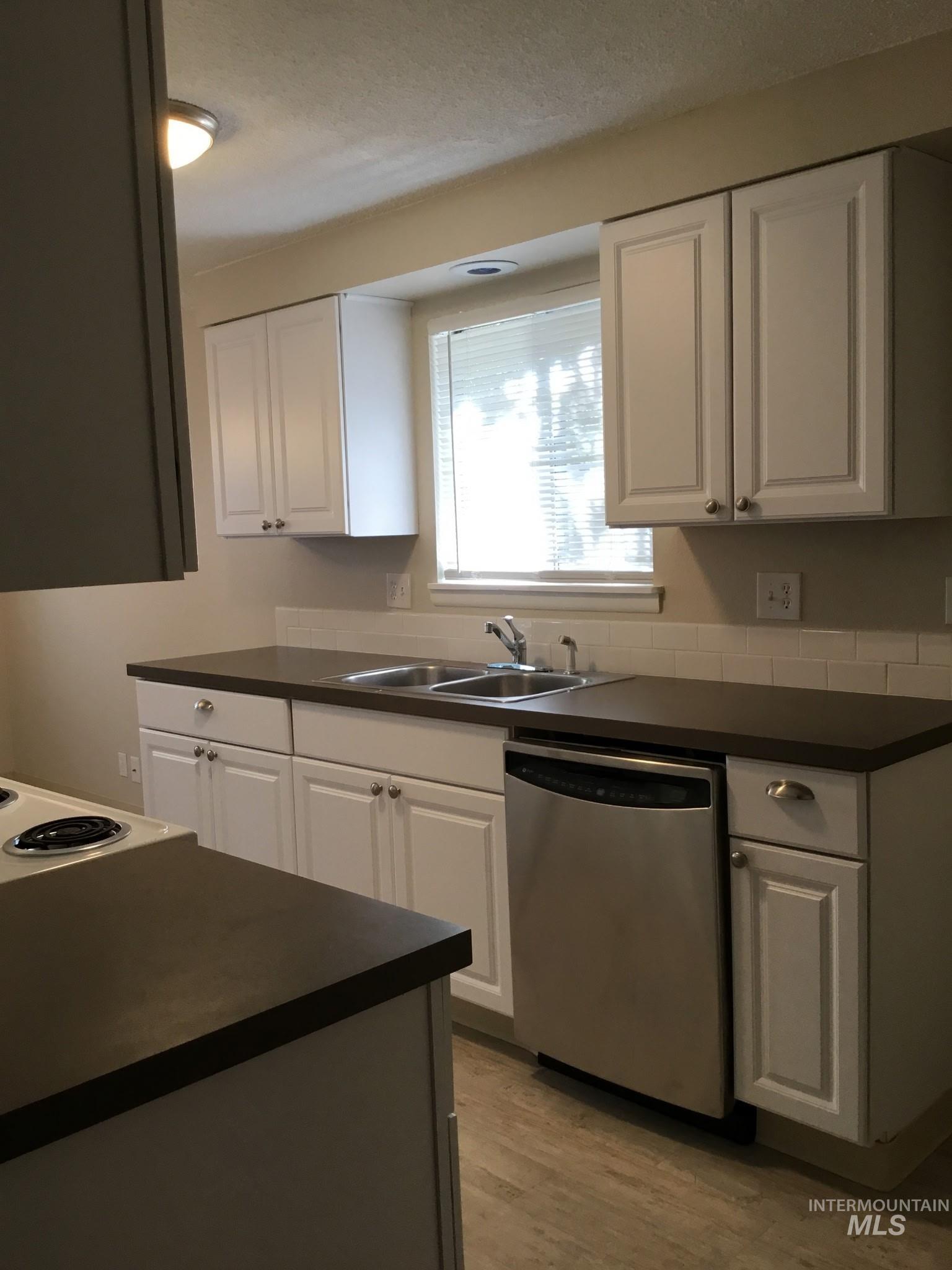203 S Ruby Street Property Photo 4