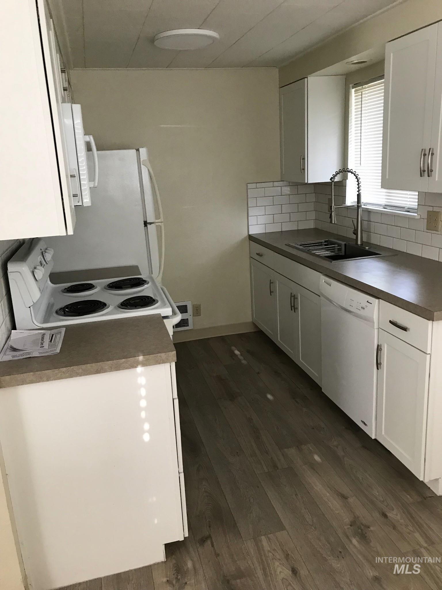 203 S Ruby Street Property Photo 8