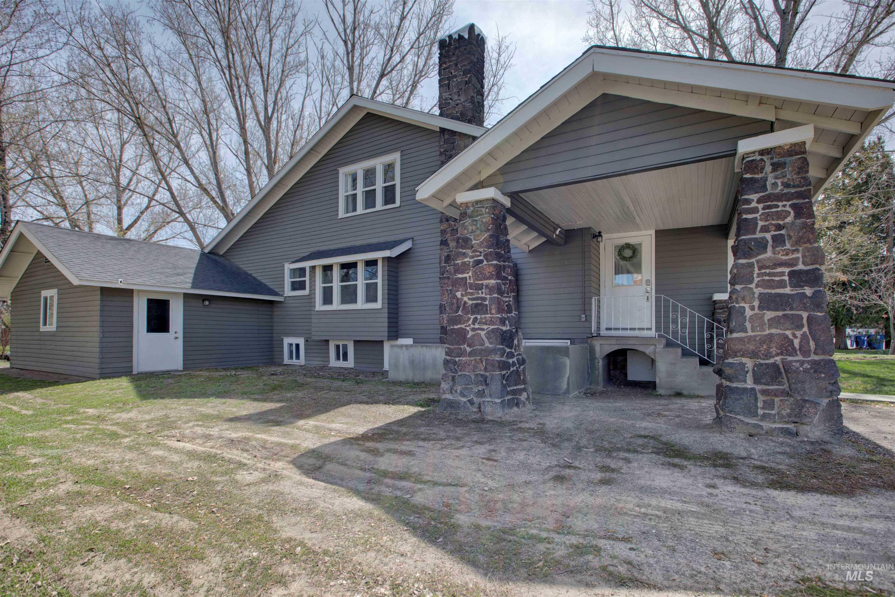 1102 Maurice St. Property Photo 2