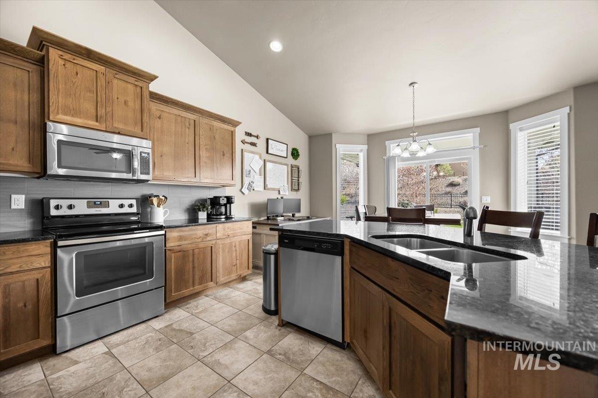 18040 N Streams Edge Way Property Photo 14