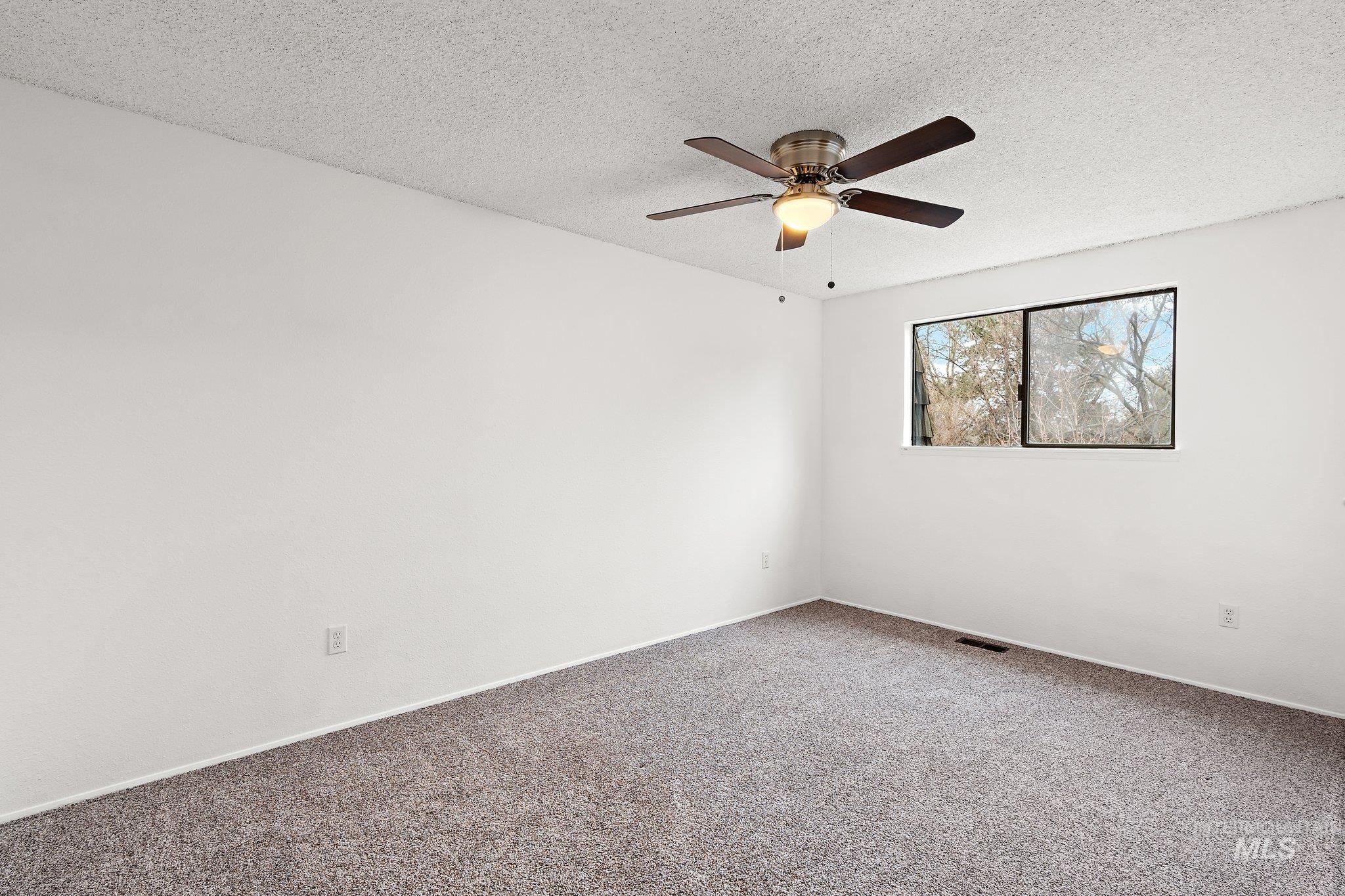 4829 S Chinook Ave Property Photo 28
