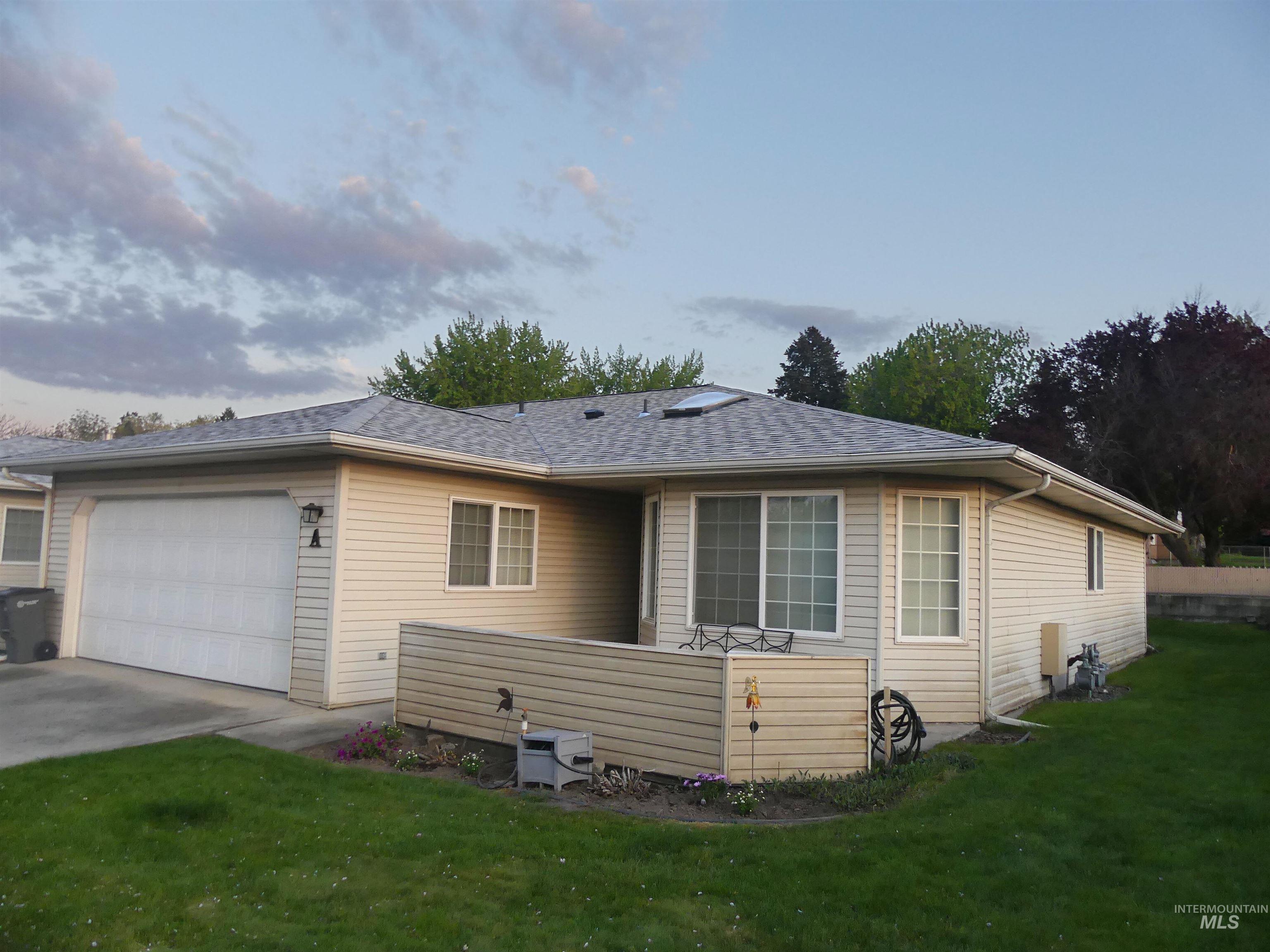 3213 5th St Property Photo 2
