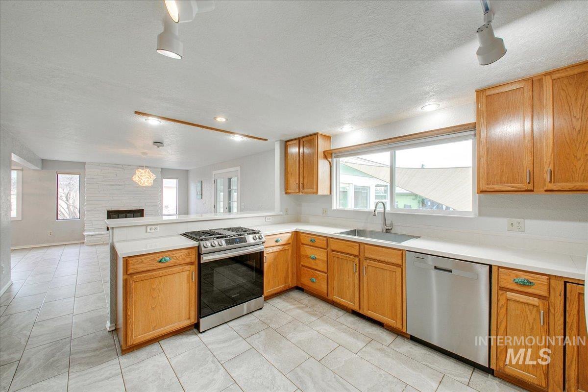 10771 W Amity Road Property Photo 8