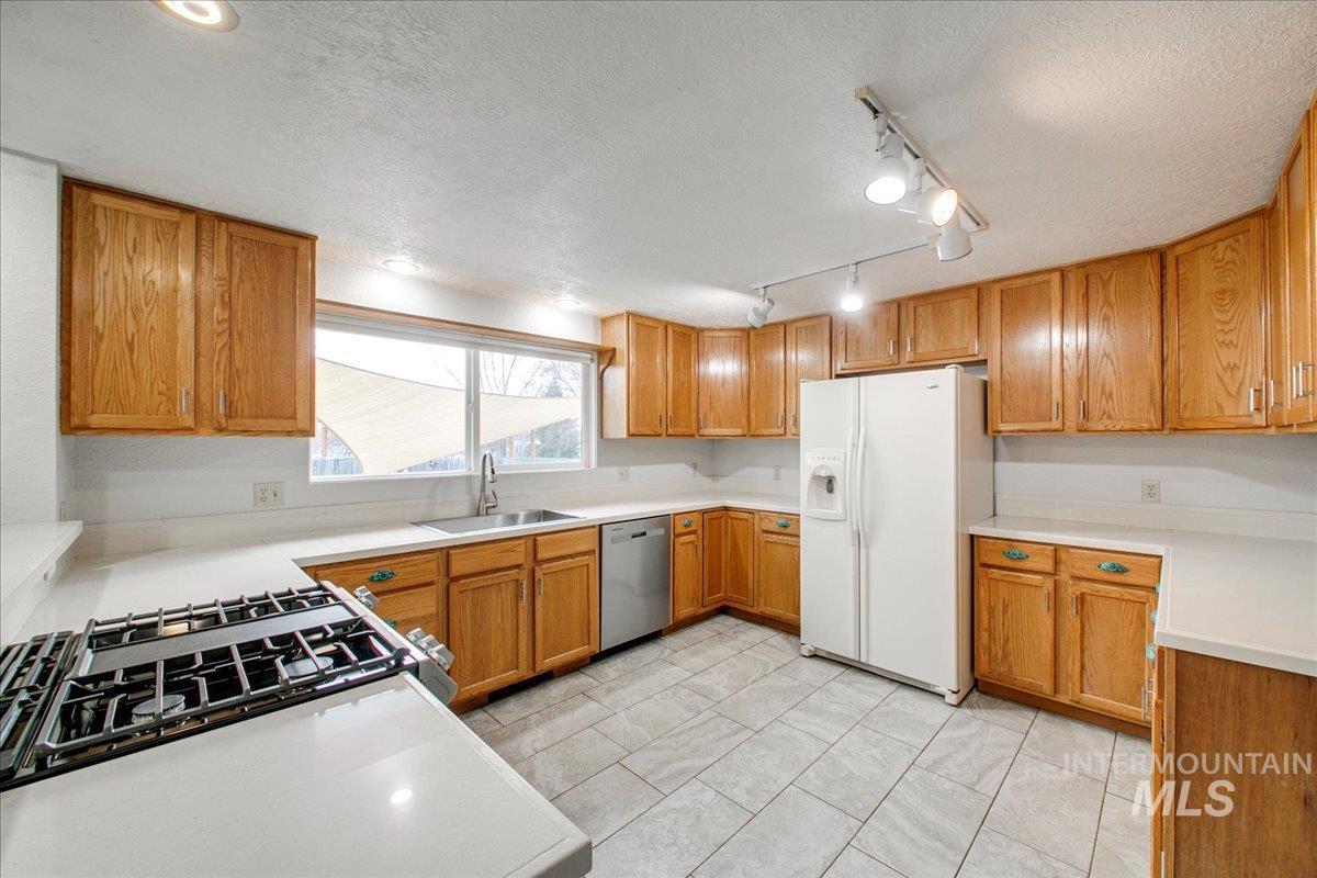 10771 W Amity Road Property Photo 9