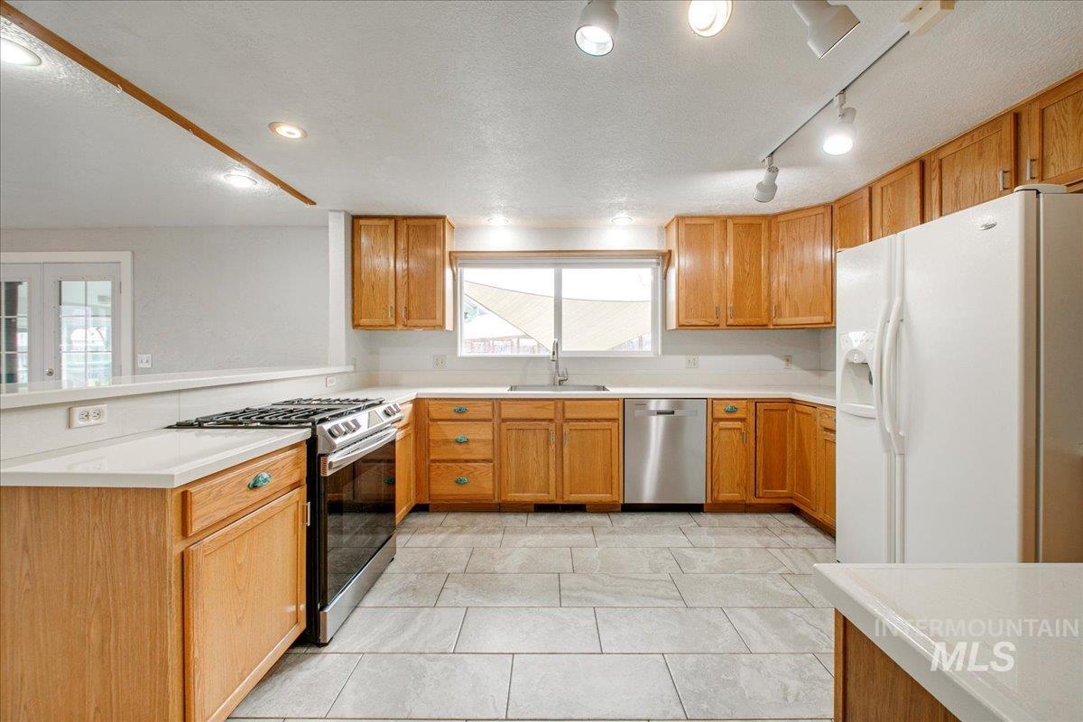 10771 W Amity Road Property Photo 11
