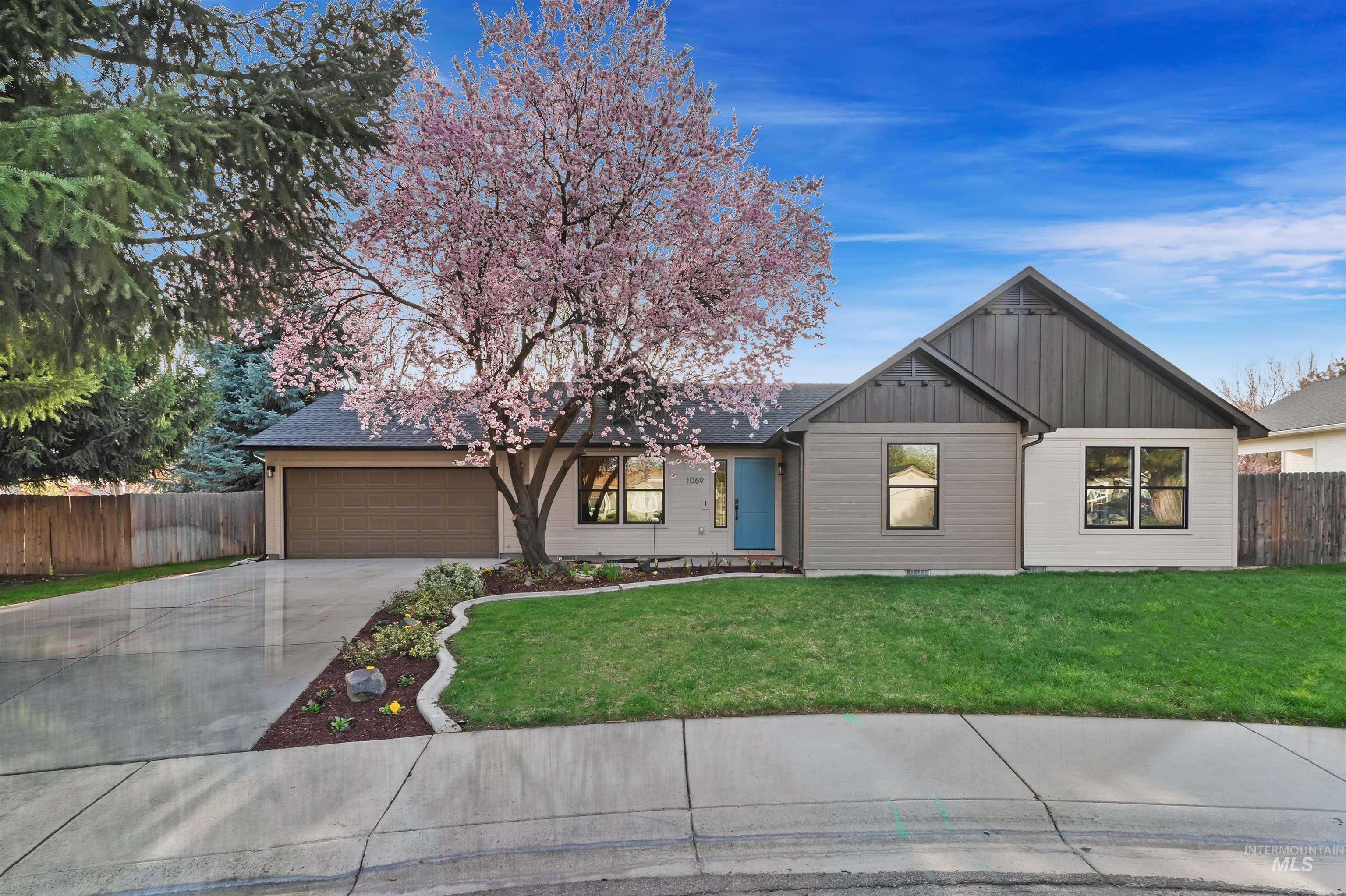1069 N Marsh Hawk Pl Property Photo 1