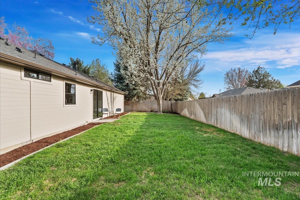 1069 N Marsh Hawk Pl Property Photo 24