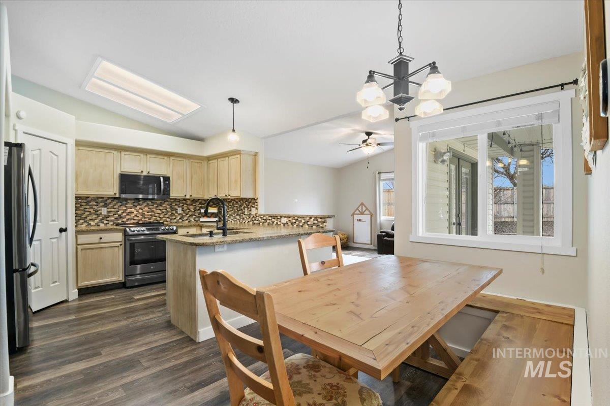 2018 S Palamar Ct Property Photo 8
