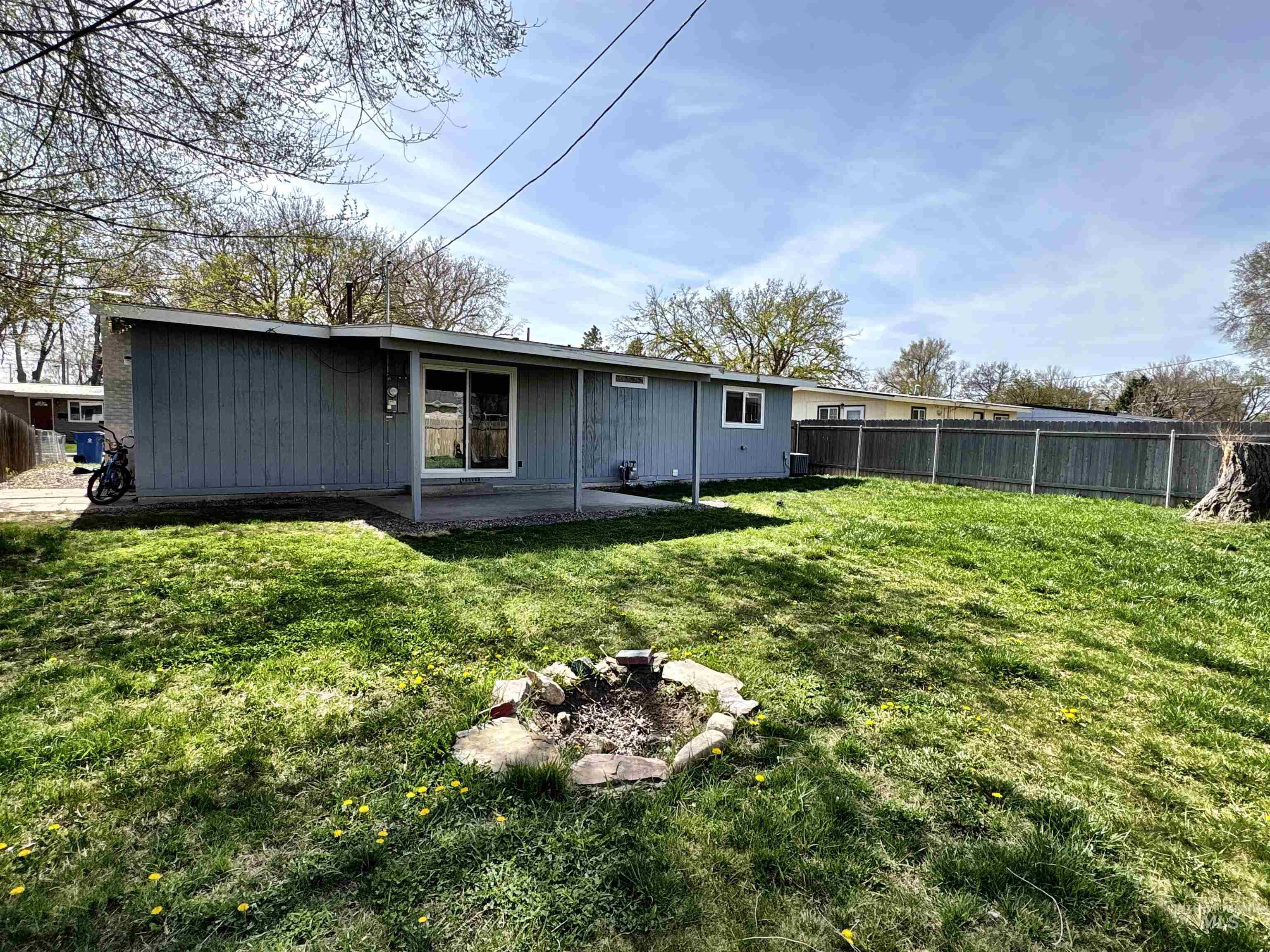 422 W 3rd N Property Photo 16