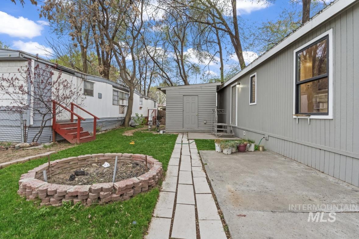 111 E Simplot Blvd Property Photo 4