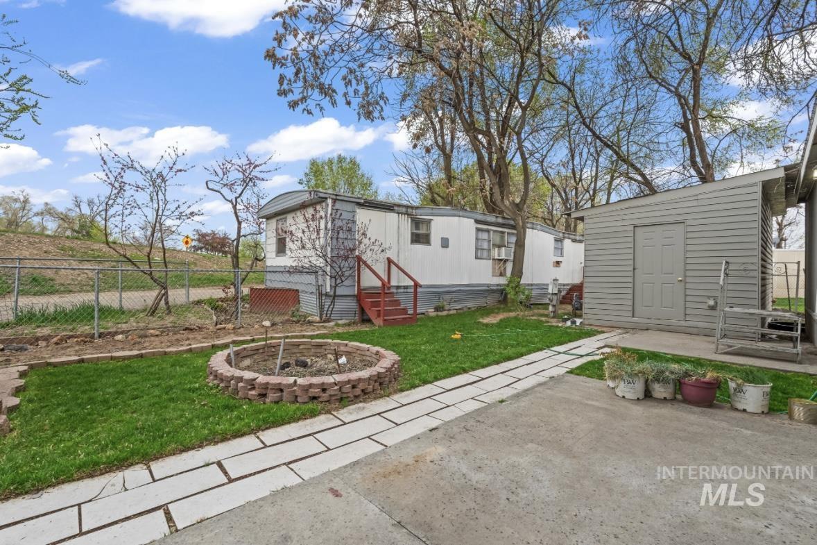 111 E Simplot Blvd Property Photo 5