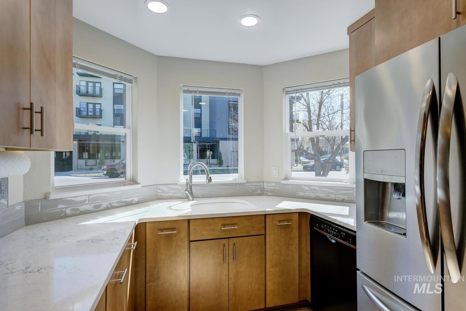 1283 S Division Ave Property Photo 13