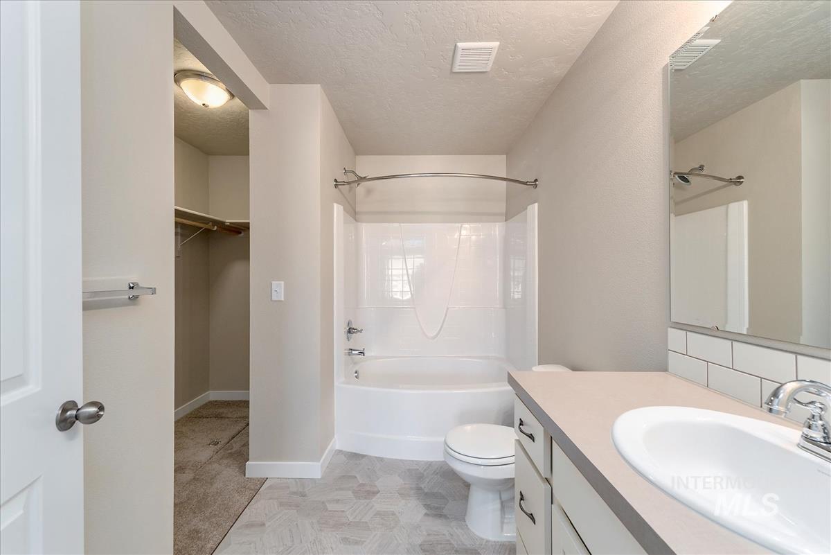 19240 Red Eagle Way Property Photo 6