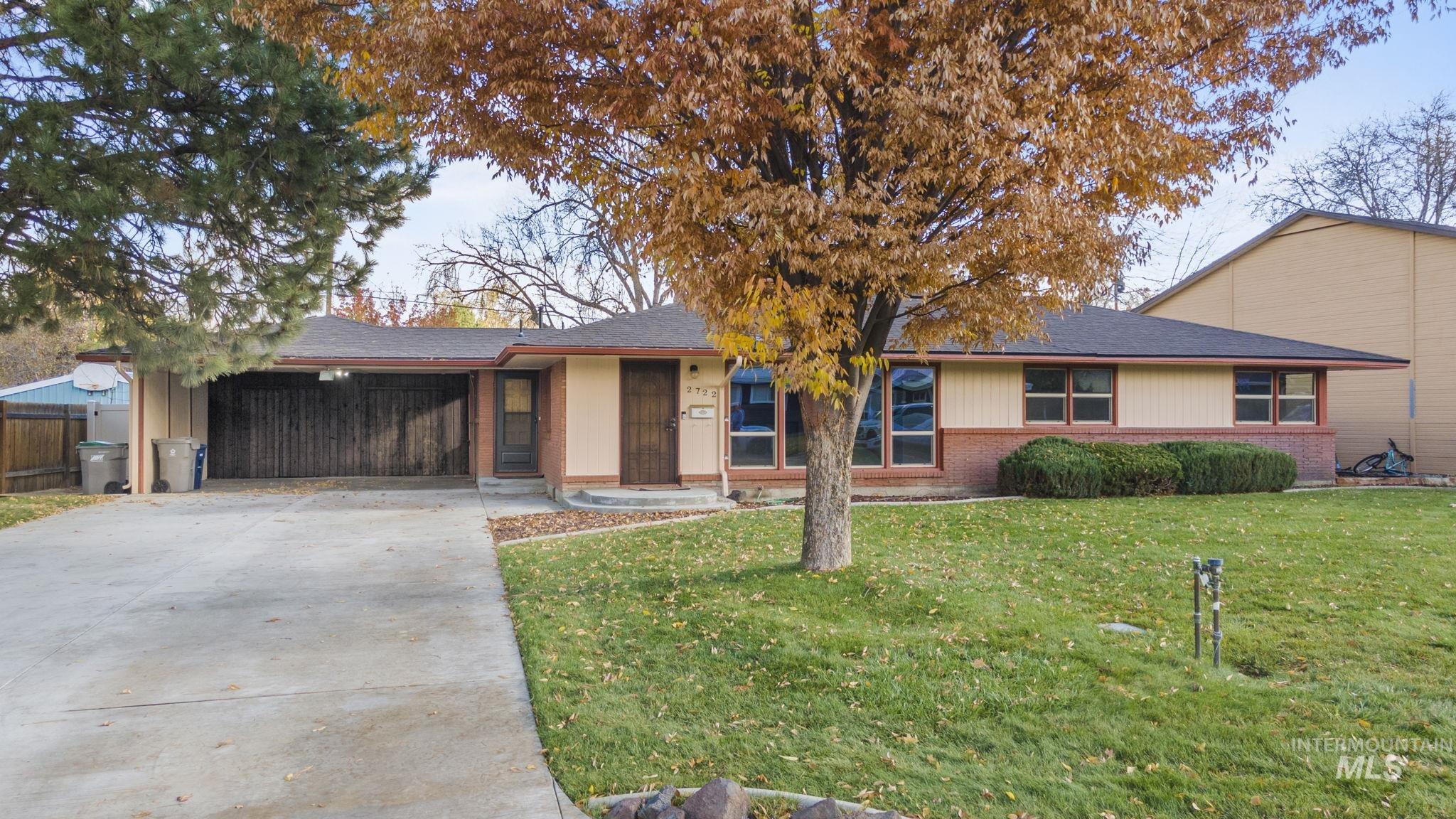 2722 N Weaver Cir Property Photo 1