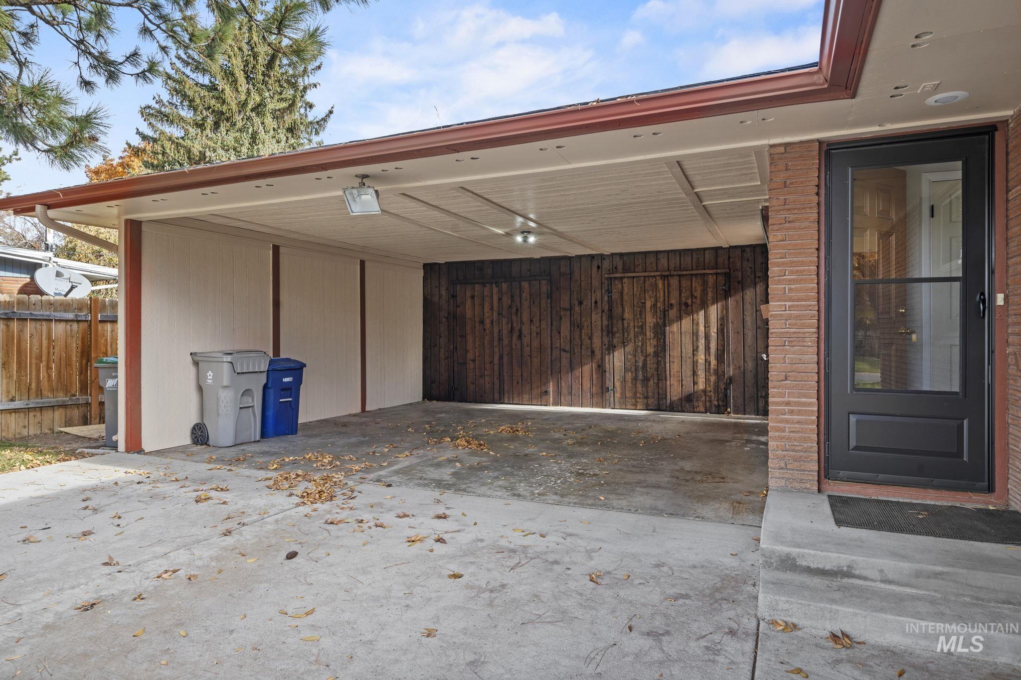 2722 N Weaver Cir Property Photo 4