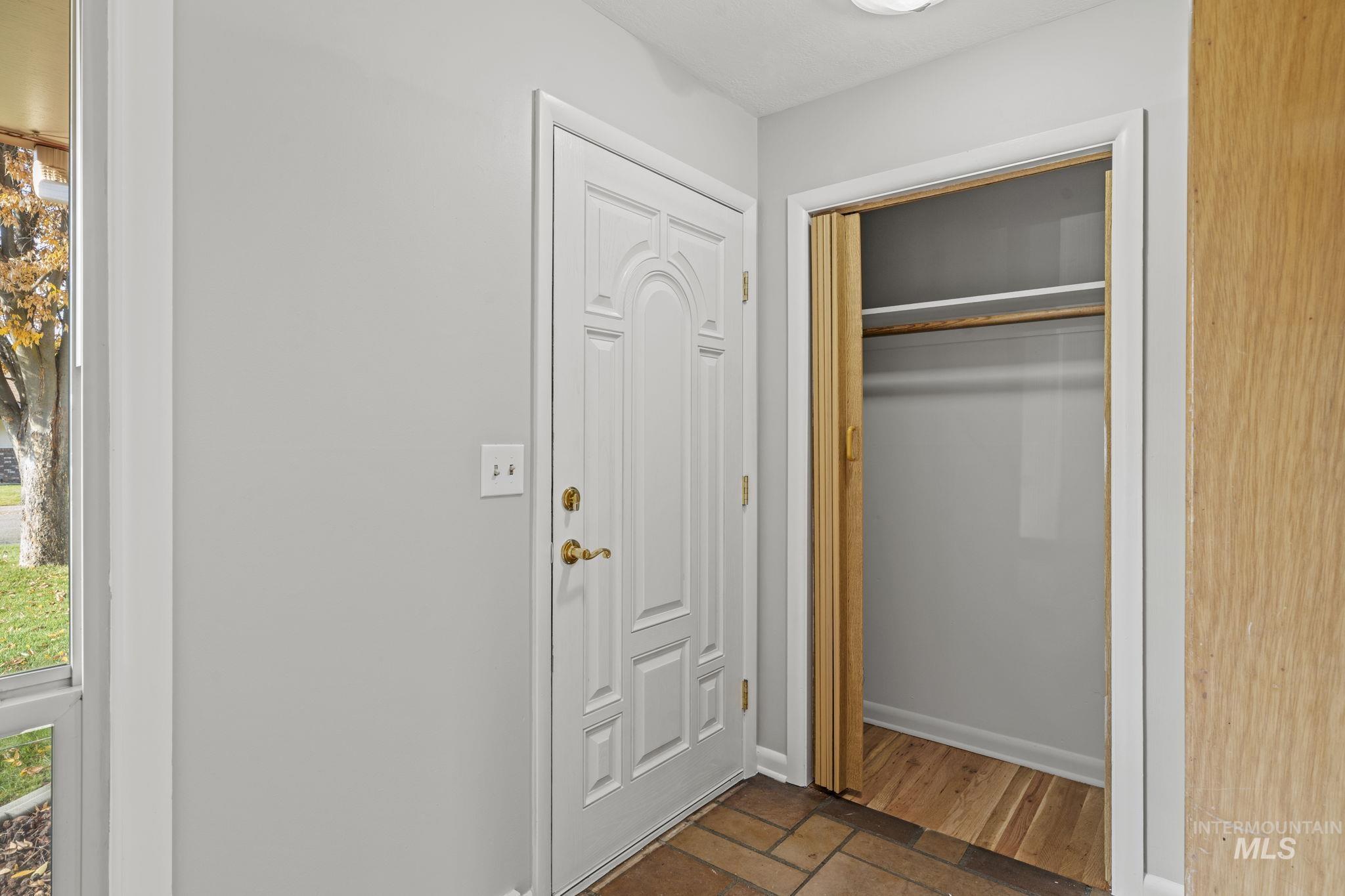 2722 N Weaver Cir Property Photo 6